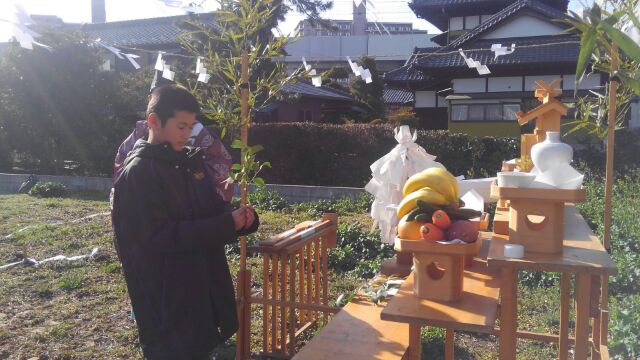 串をそなえ、工事の安全・無事竣工、T様ご家族の益々のご繁栄を願って、お一人お一人祈願です。