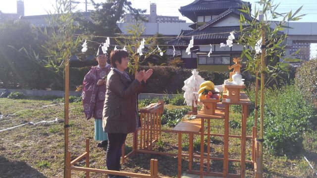 串をそなえ、工事の安全・無事竣工、T様ご家族の益々のご繁栄を願って、お一人お一人祈願です。