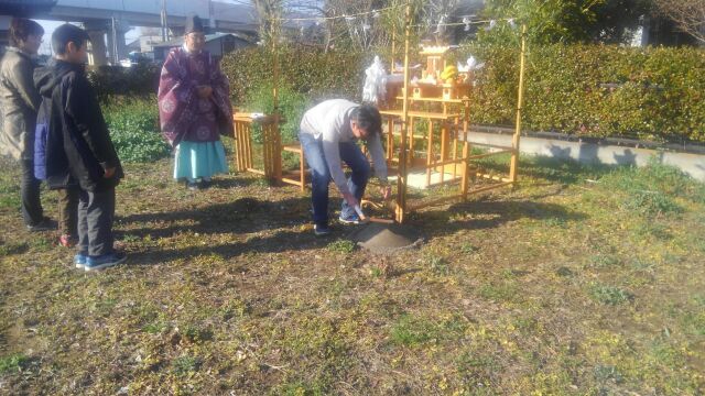 旦那様、奥様、そして子供たち、声高らかに「栄　栄　栄」　