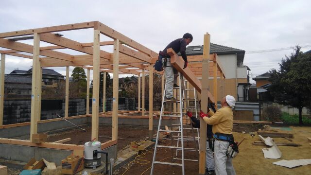 3月22日、手起こし上棟の始まりです。

