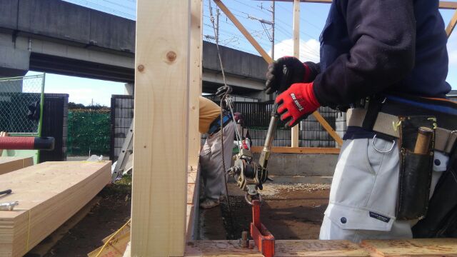 上棟後はいつも通り歪みの調整です。