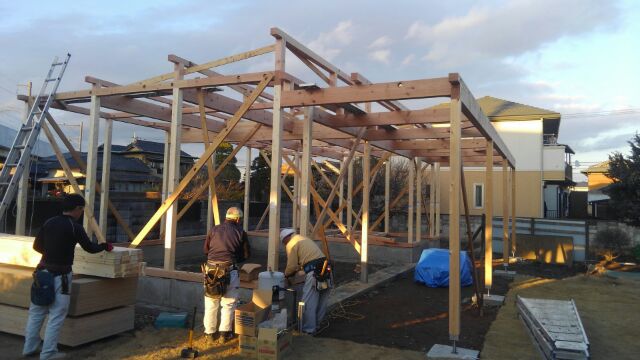 久しぶりの手起こし。無事に終了～♪大工さんお疲れ様でした。