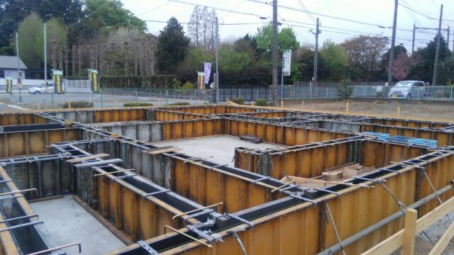 明日は午後からコンクリート打ち込みです。