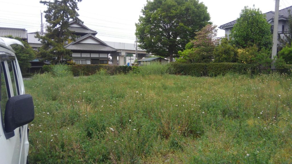 T様邸の建設予定地の草刈に来ました。