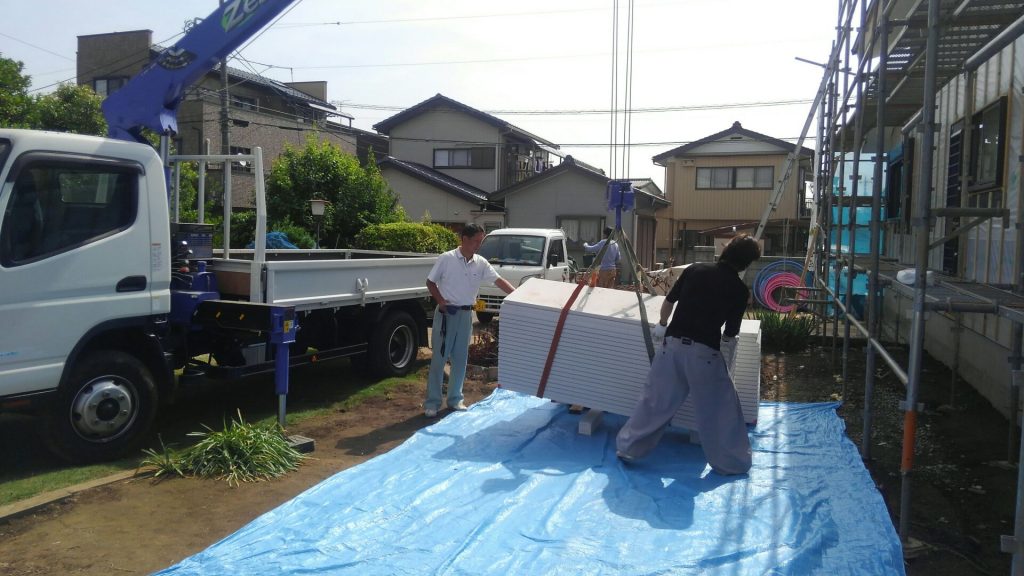 0様邸のパワーボードはライン系の中で最も細い25㎜幅のスマートライン25を採用。塗装はグレー系で仕上げます。仕上がりが楽しみです。