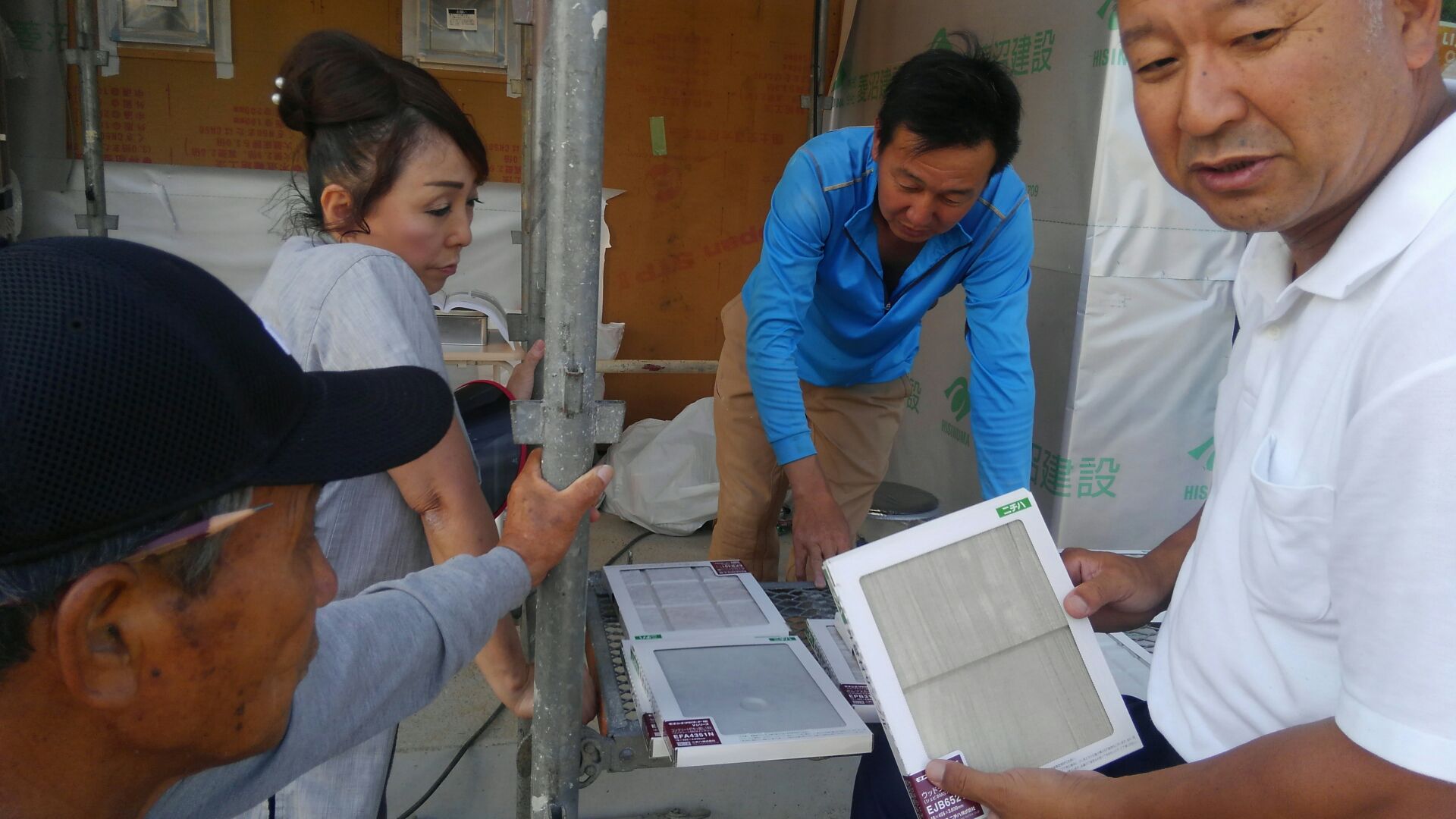 今日はお客様と外部の仕上げ材、サイディングの打ち合わせに来ました。