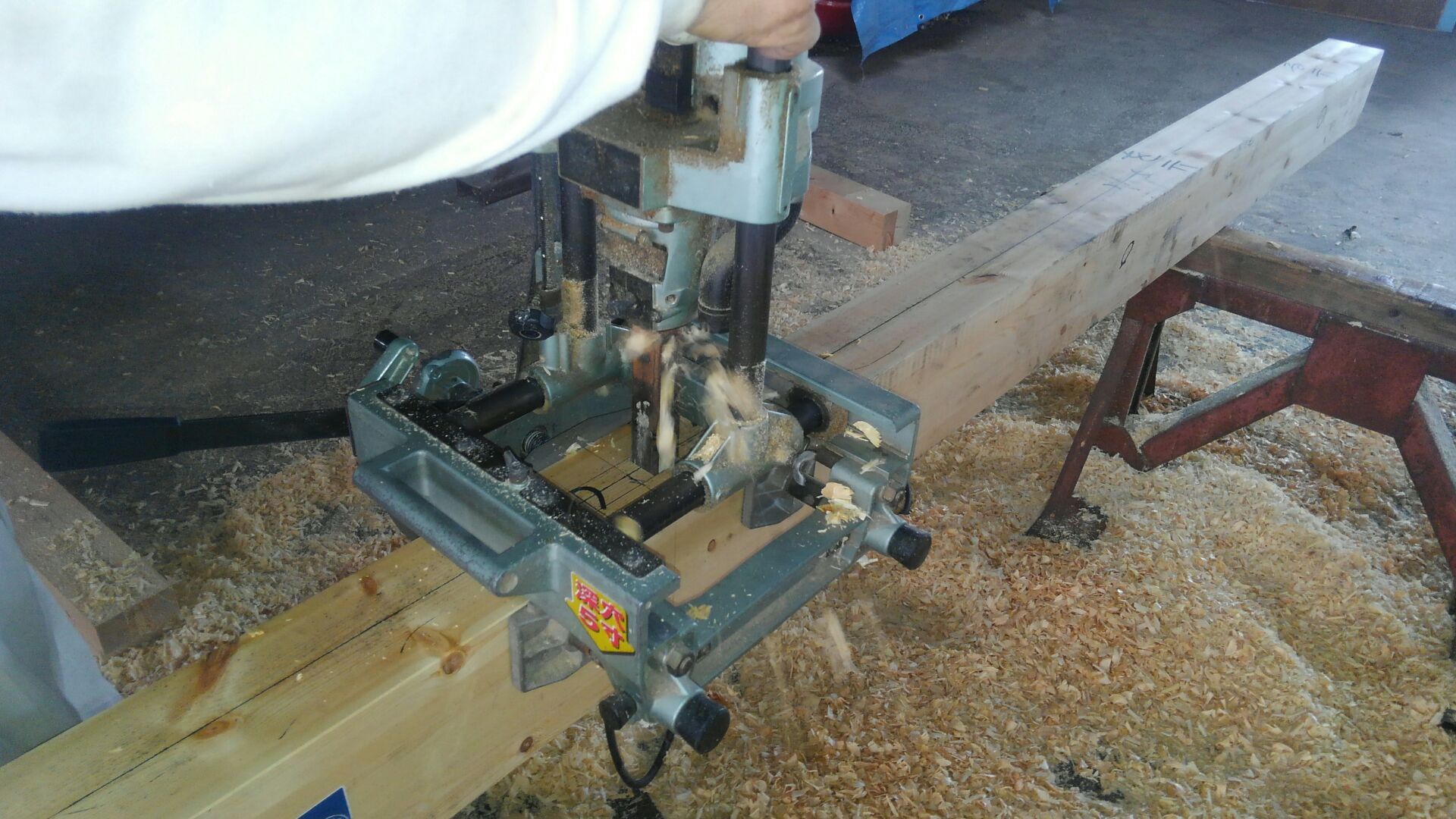 一本一本丁寧にキザミを行います。