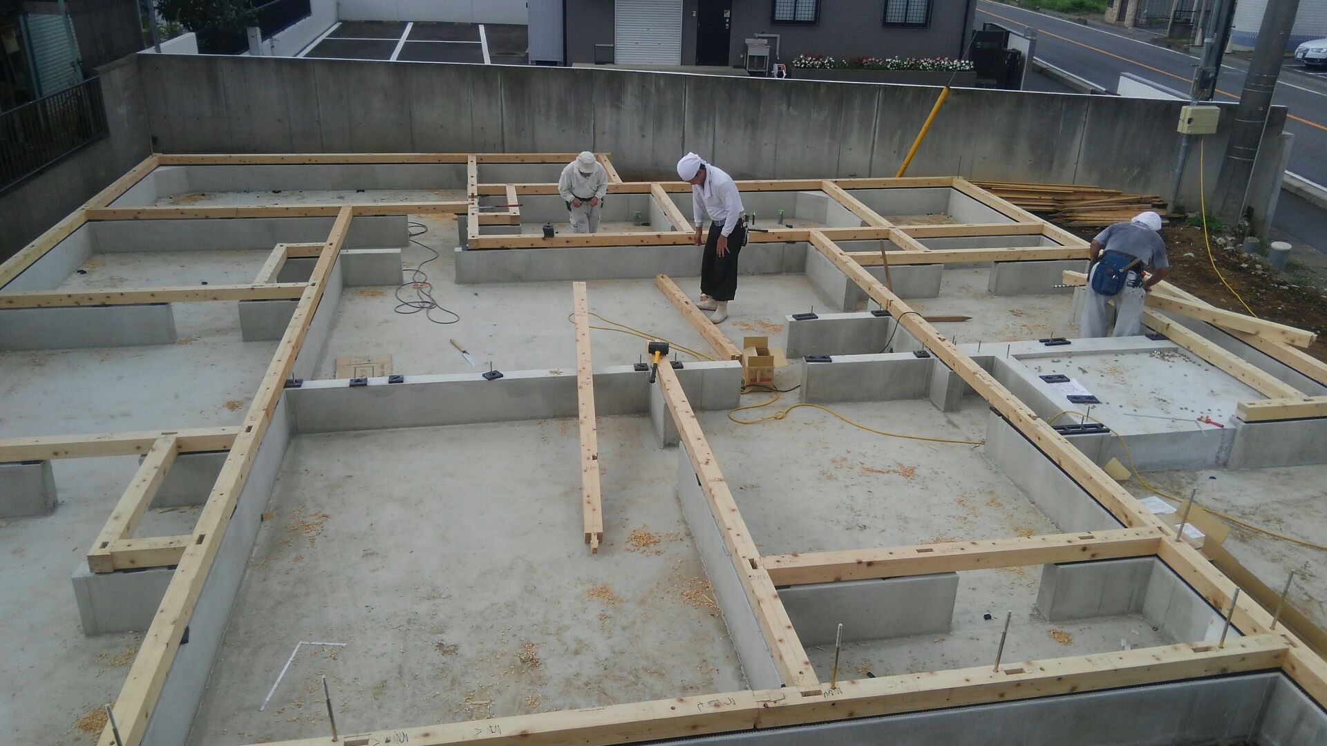 土台敷きも順調順調♪いい感じに仕上がりそうです。