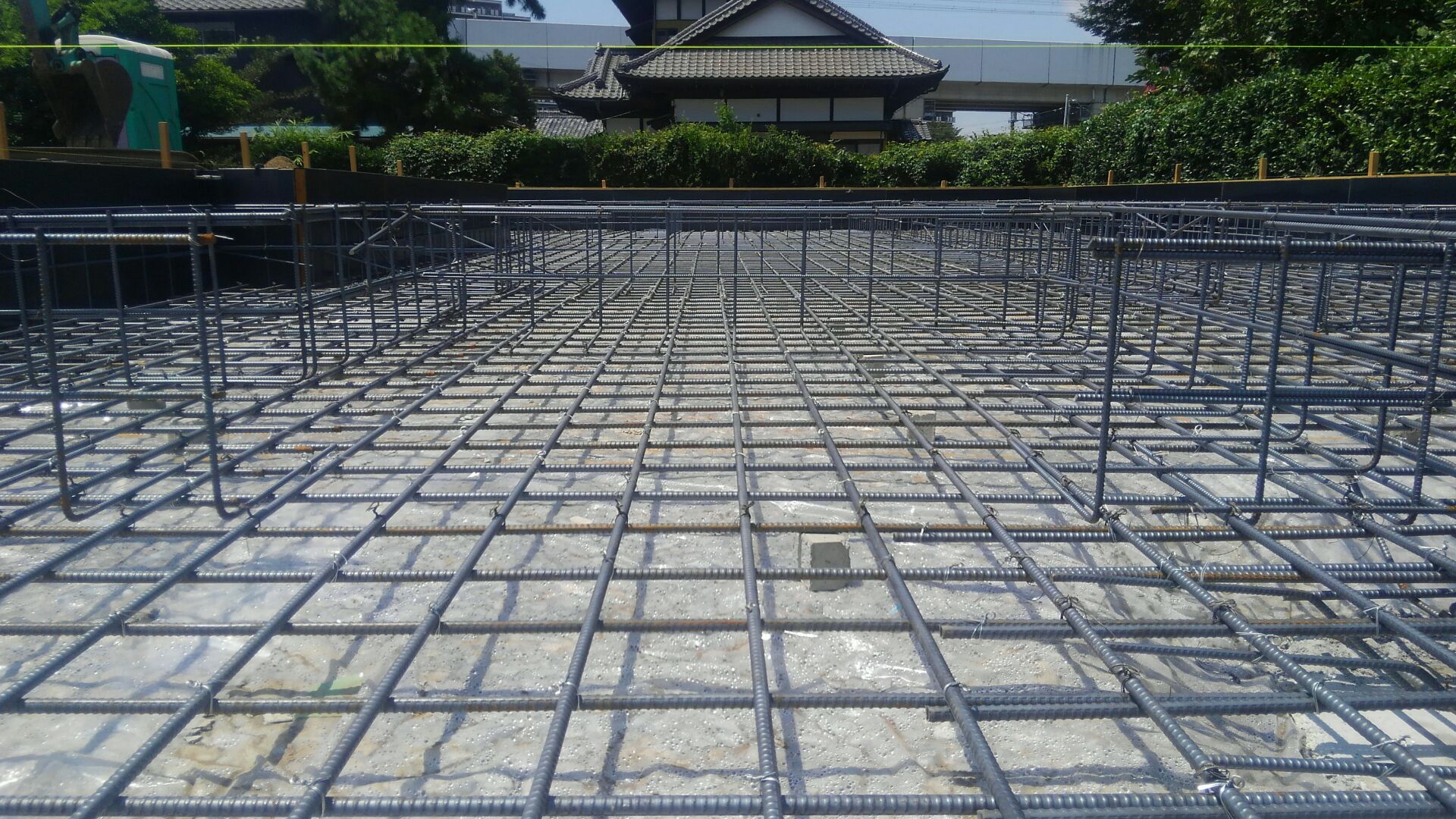 まっさか上手！いつも通り見事な出来栄え。とてもキレイな正方形のもち網配筋です。