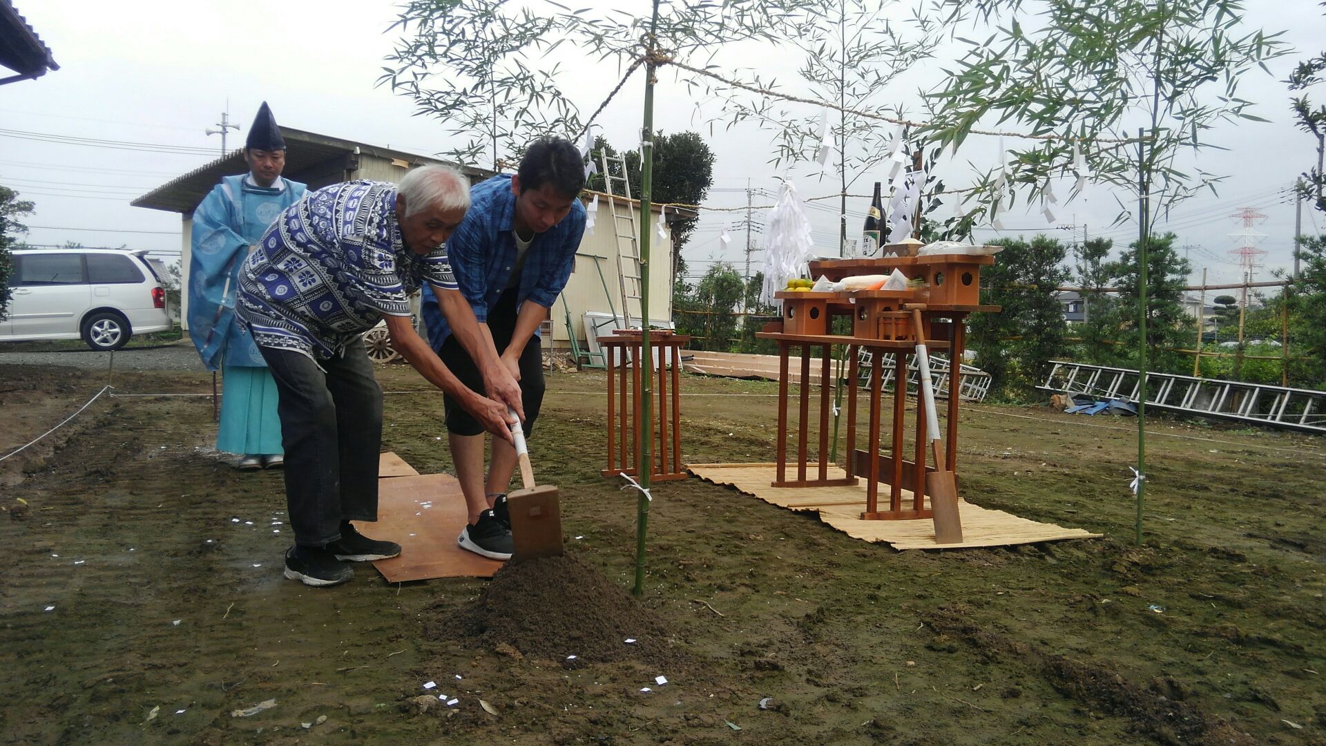 今にも雨が落ちてきそうな天候でしたが無事終了。
