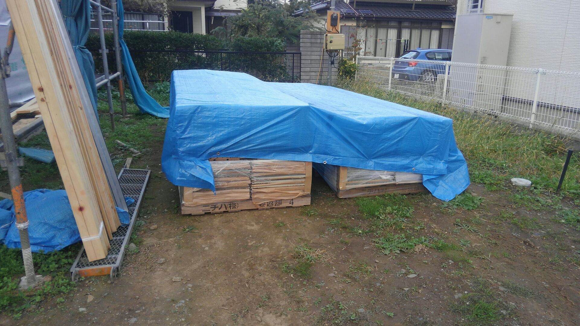 現場にサイディングが搬入です。T様邸の外壁、どんな仕上がりになるのか楽しみ楽しみ♪