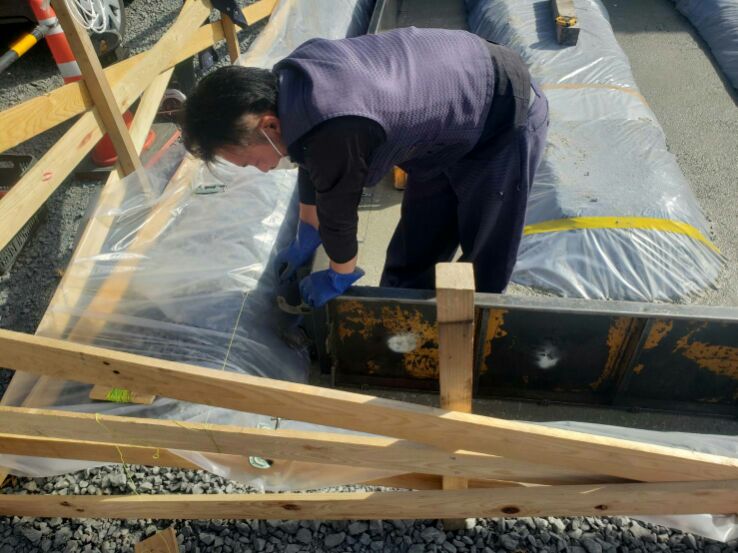 均しコンクリート完了で、早速枠組み配筋です。