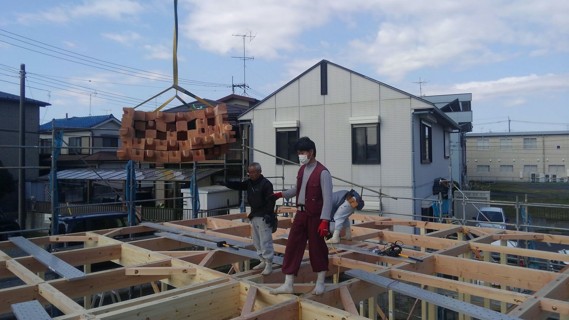 大安吉日棟上げのはじまりです。