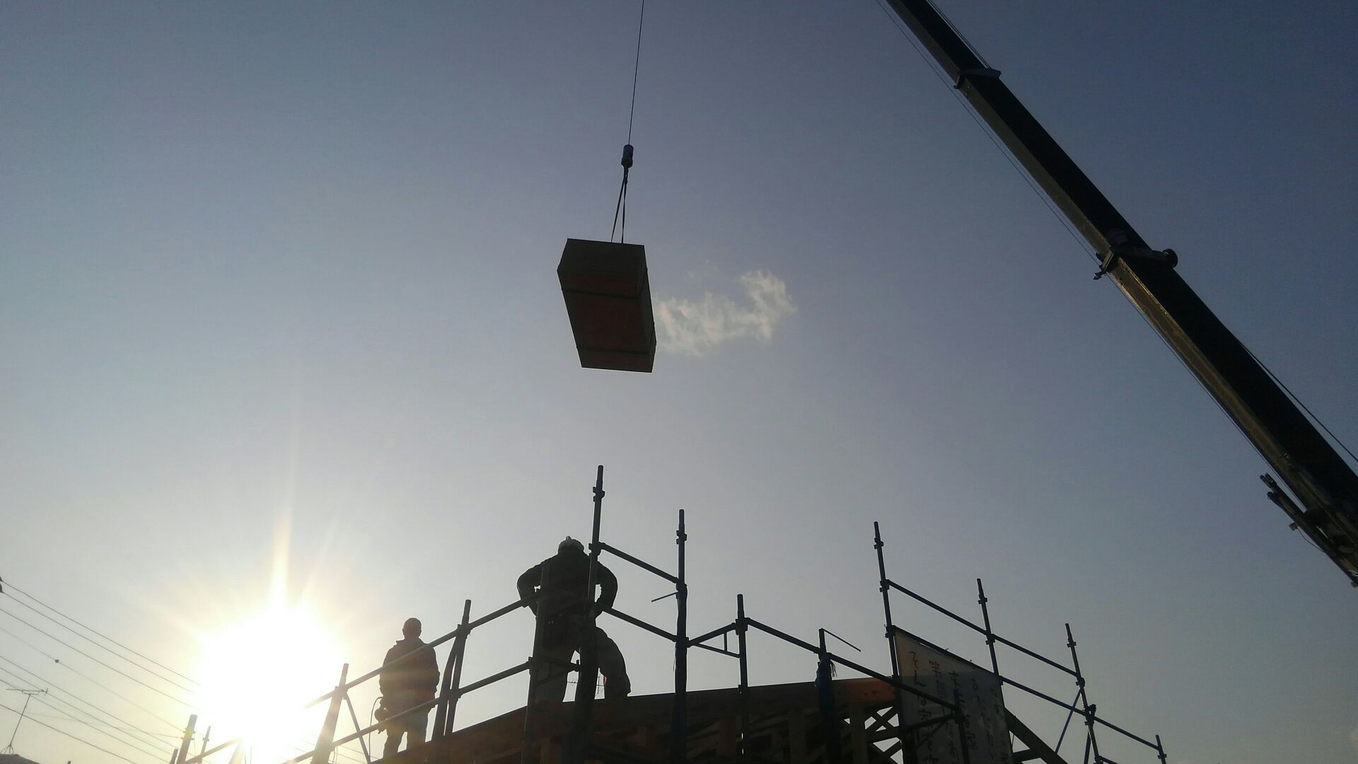 建て方も順調　お天気にもめぐまれ最高の上棟日和！