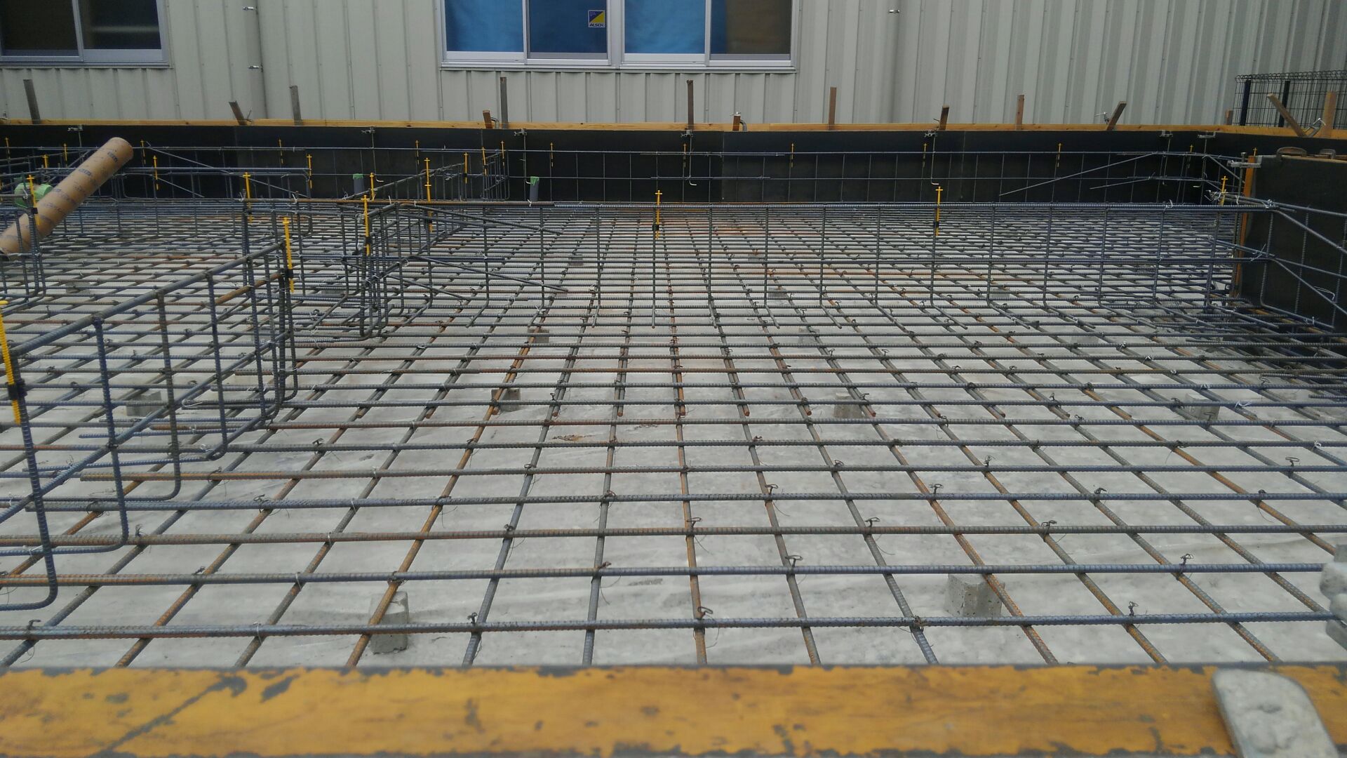 基礎工事、配筋がおわりました。 いつも通りのキレイな仕上がり うちの基礎屋さん、まっさか上手です。すばらしい！