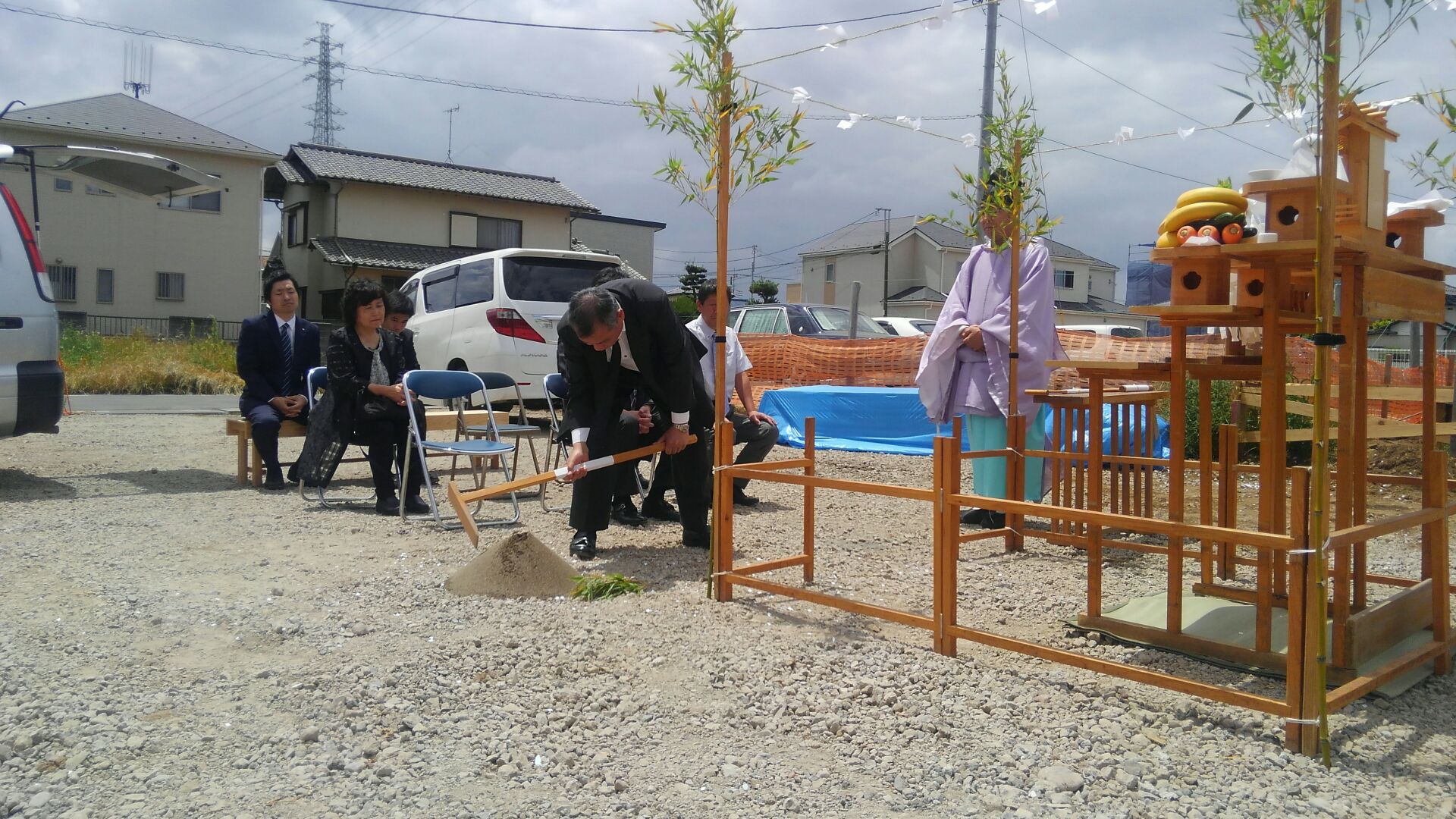 晴れわたる青空へ、声高らかに「栄　栄　栄」