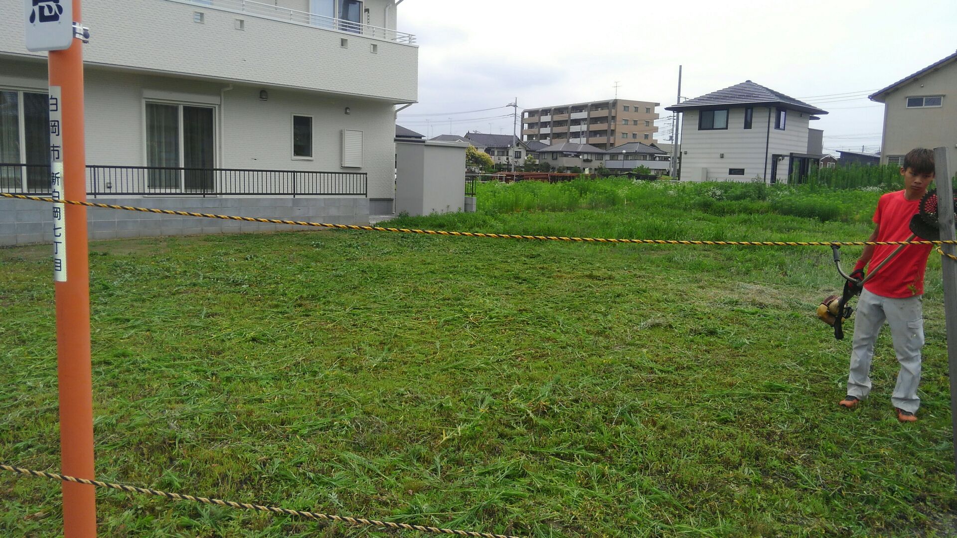 すくすくと育った雑草たち…ぜーんぶキレイに刈っちゃいました。あ～っすっきりした！