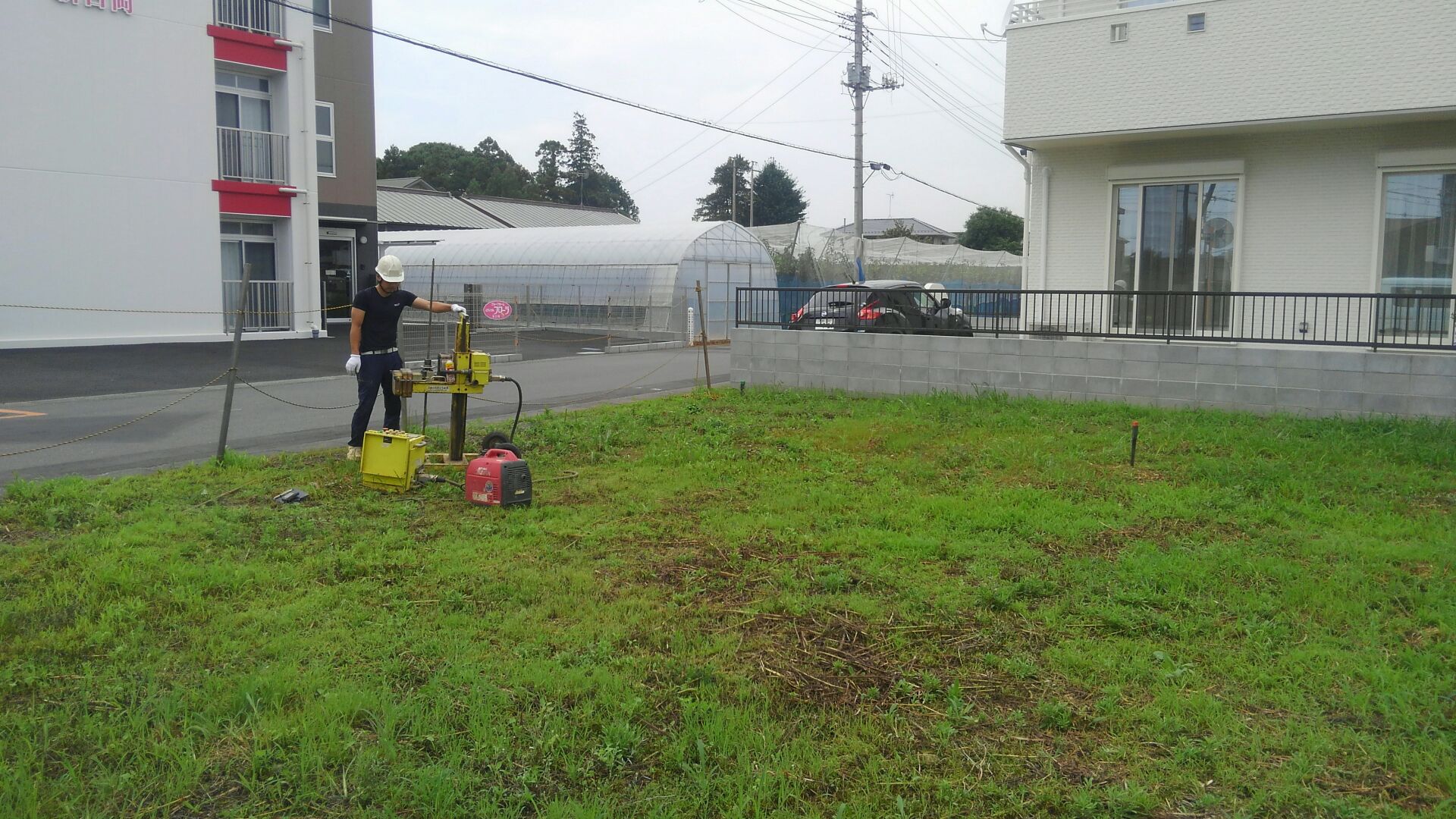 弊社の経験値上、この辺りは地盤改良は必須。建物の不当沈下を防ぐため、やむおえませんね。