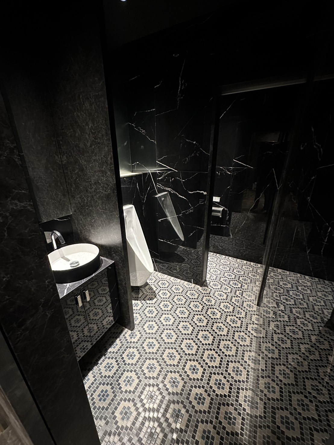 東京都中央区銀座店舗工事進捗 | 白岡市の注文住宅は菱沼建設へ